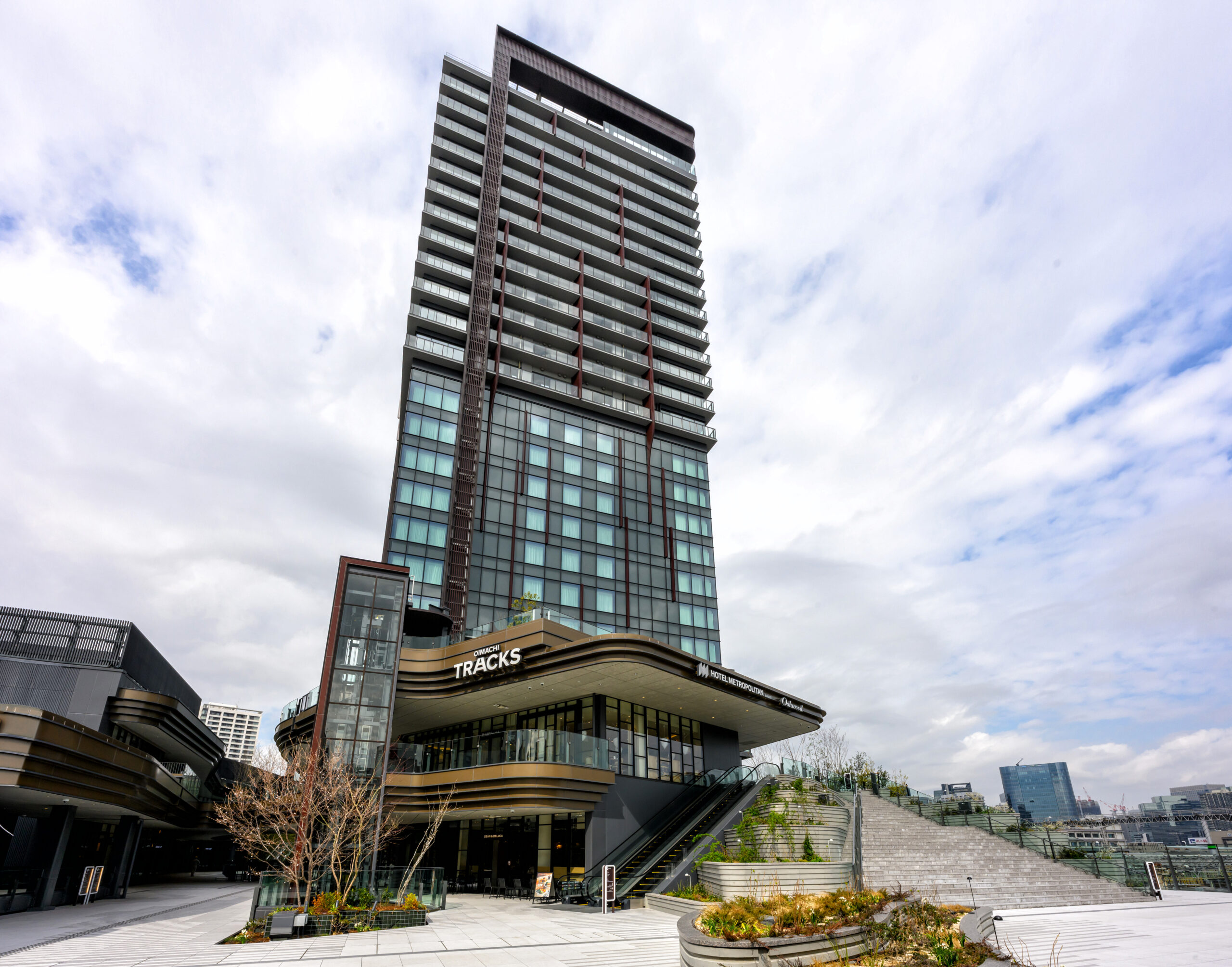 大井町トラックス外観