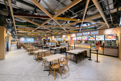 フードコート「WELLSIDE TABLE」