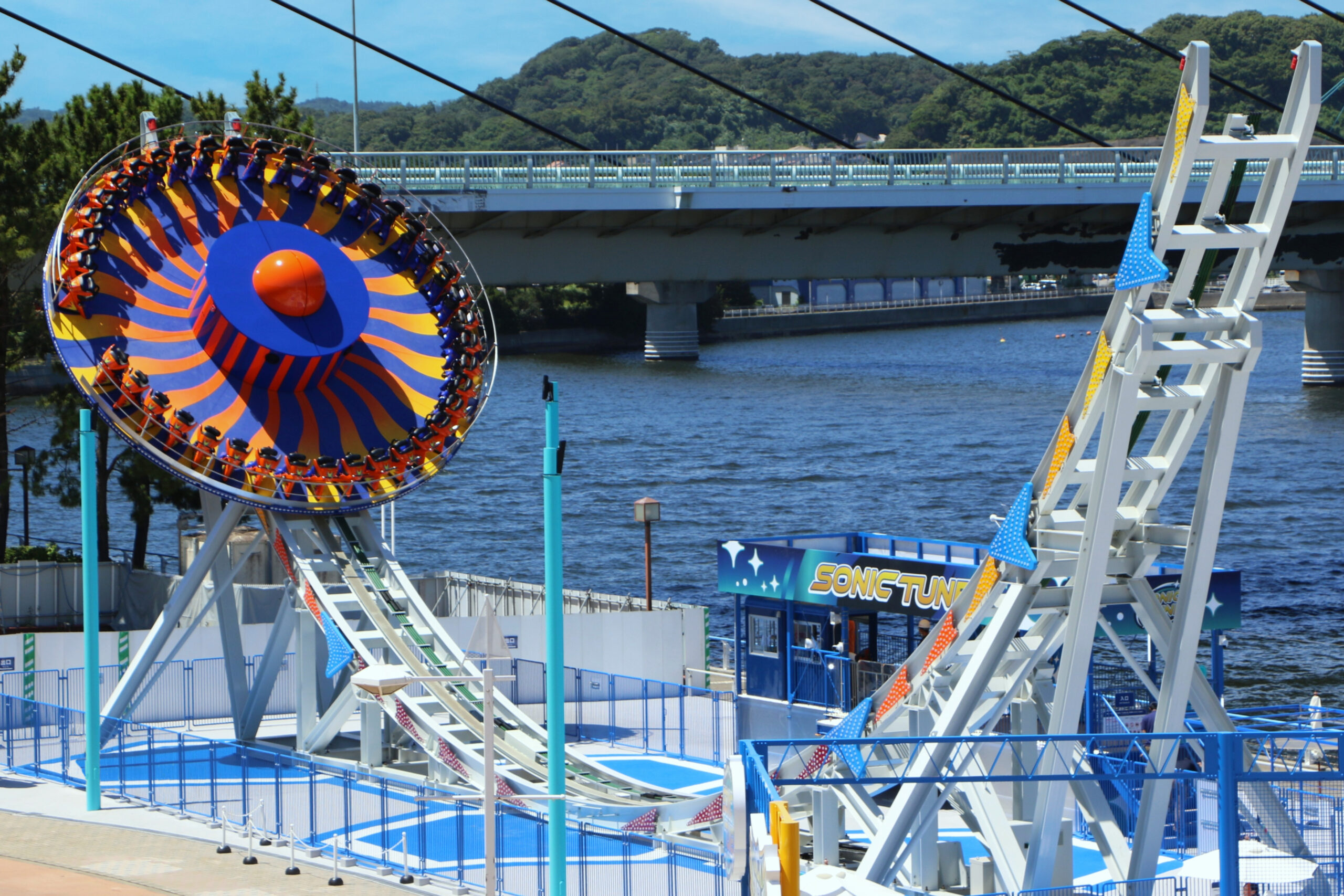 「OTO-RACTION PARK」内の「SONIC TUNE!」